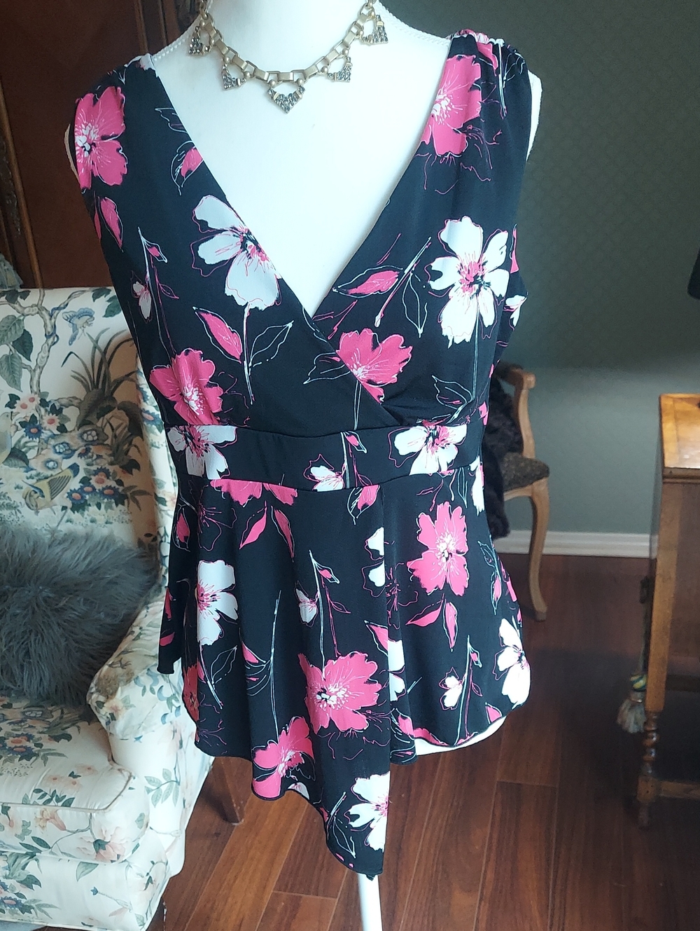 Women's Black Floral V-Neck Peplum Camisole - Pink & White Flowers